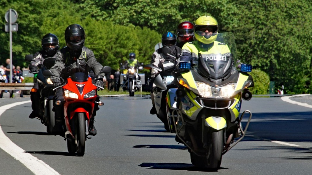 POL-DN: PoliTour Eifel 2025 - Mit der Polizei Düren sicher durch die Motorradsaison - Foto: presseportal.de