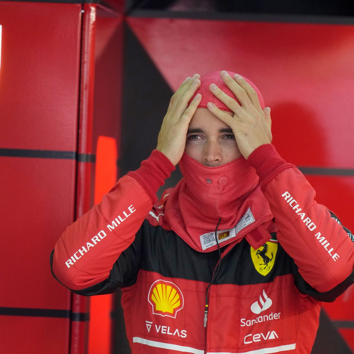Da lief es noch: Charles Leclerc feiert seinen Heimsieg 2024 neben Fürst Albert II. - Foto: Luca Bruno/AP/dpa