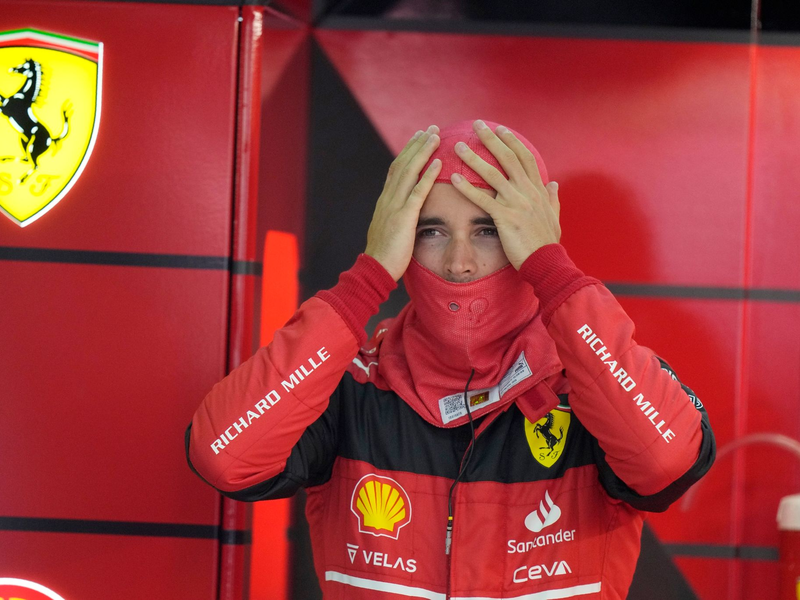 Da lief es noch: Charles Leclerc feiert seinen Heimsieg 2024 neben Fürst Albert II. - Foto: Luca Bruno/AP/dpa