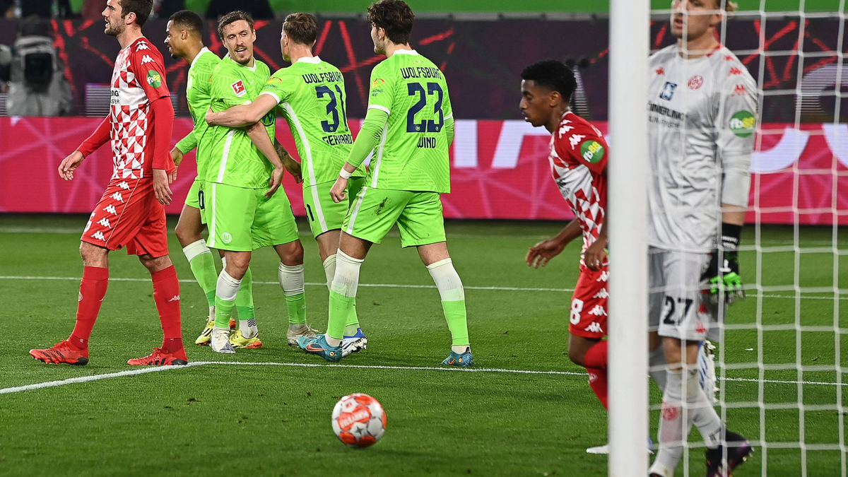 Nadiem Amiri schreit seine Freude über den späten Ausgleich heraus. - Foto: Swen Pförtner/dpa