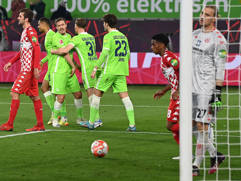 Nadiem Amiri schreit seine Freude über den späten Ausgleich heraus. - Foto: Swen Pförtner/dpa