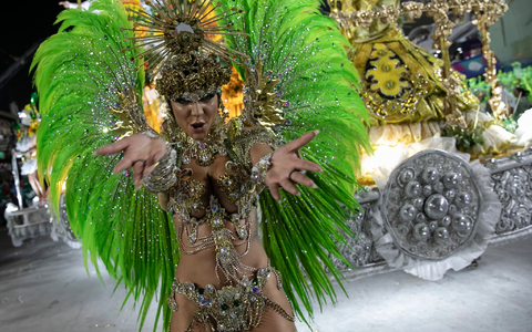 Die «Unidos do Viradouro» würdigte bei ihrem Auftritt die Stärke der schwarzen Frauen. - Foto: Bruna Prado/AP/dpa