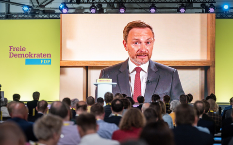 FDP-Vize Kubicki greift beim Parteitag die Grünen scharf an. - Foto: Michael Kappeler/dpa