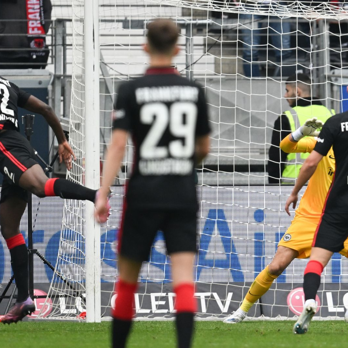 Brachte die Eintracht in Führung: Hugo Ekitiké - Foto: Arne Dedert/dpa