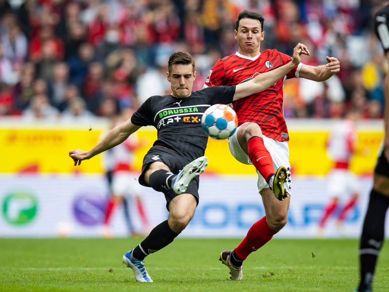 Unzufriedene Gesichter: Borussia Dortmund kam in Augsburg nur zu einem Remis. - Foto: Tom Weller/dpa