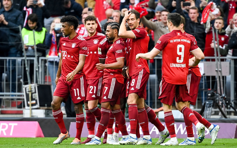 Harry Kane (l) und Thomas Müller - glückt die Wende in Mailand? - Foto: Sven Hoppe/dpa