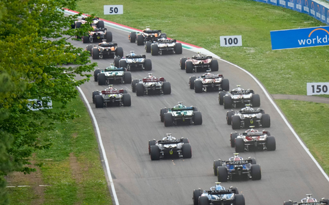 Wieder zuversichtlich für den fünften WM-Titel in Serie: Max Verstappen. - Foto: Luca Bruno/AP/dpa