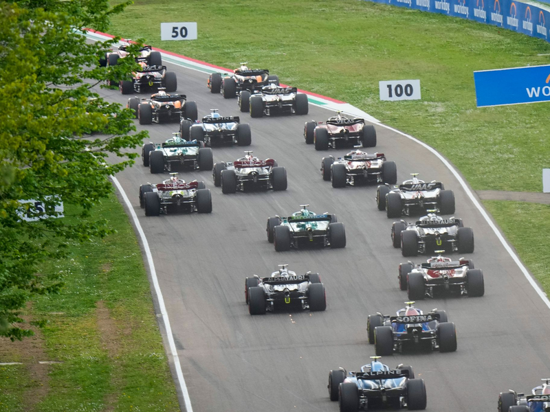 Wieder zuversichtlich für den fünften WM-Titel in Serie: Max Verstappen. - Foto: Luca Bruno/AP/dpa