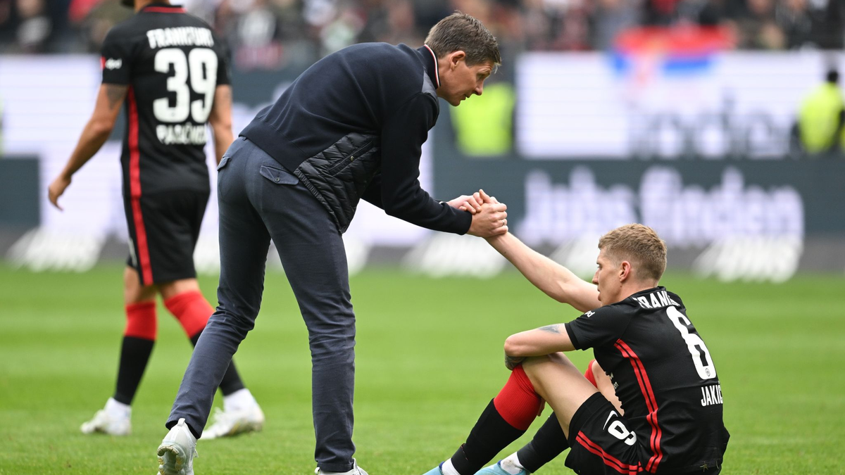 Frankfurts Cheftrainer Oliver Glasner wird die Eintracht nach dieser Saison verlassen. - Foto: Arne Dedert/dpa