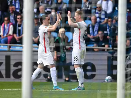 Samuel Essende ließ die Gäste früh jubeln. - Foto: David Inderlied/dpa
