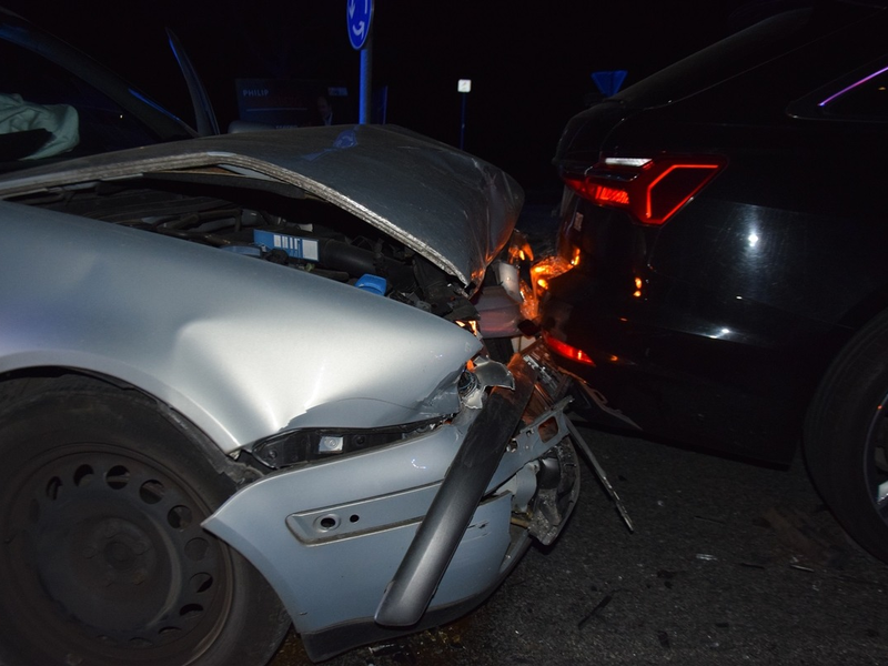 POL-HF: Alleinunfall - BMW prallt gegen Baum - Foto: presseportal.de