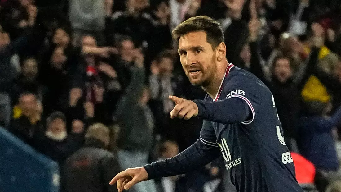 Bekam zum achten Mal den Ballon d'Or: Weltmeister Lionel Messi. - Bild: Michel Euler/AP/dpa