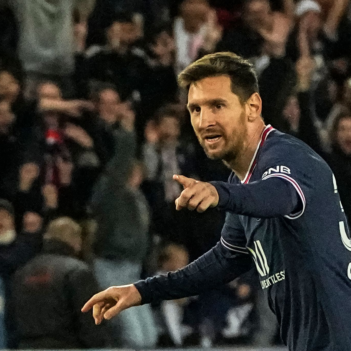 Bekam zum achten Mal den Ballon d'Or: Weltmeister Lionel Messi. - Foto: Michel Euler/AP/dpa