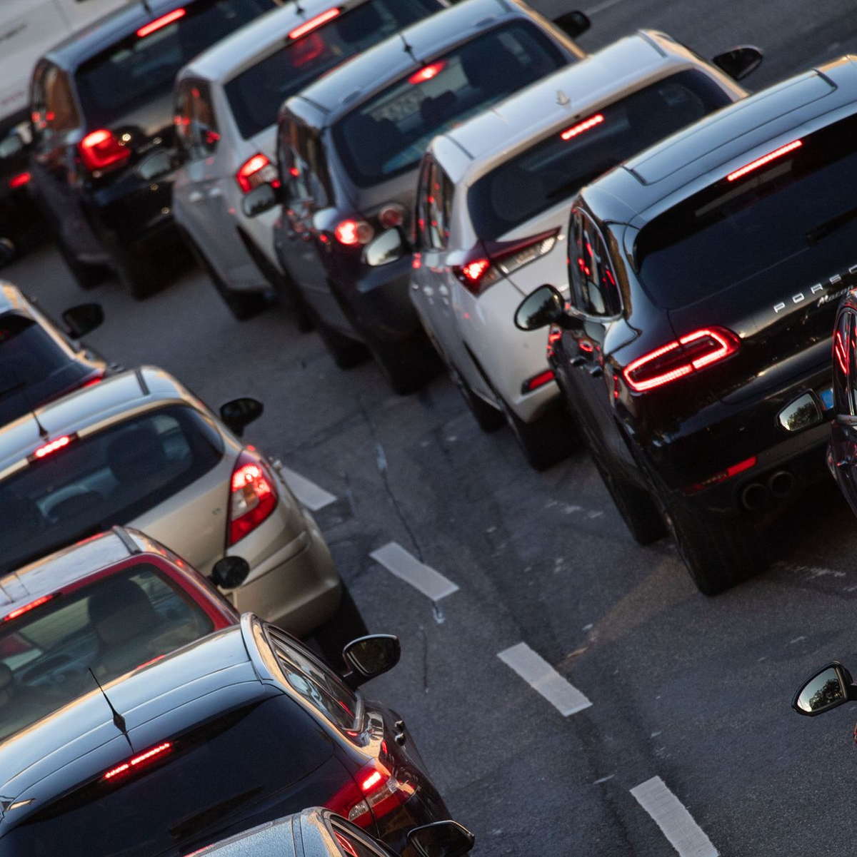 Ab 2027 soll das europäische Emissionshandelssystem auch auf den Verkehr ausgeweitet werden. - Foto: Marijan Murat/dpa