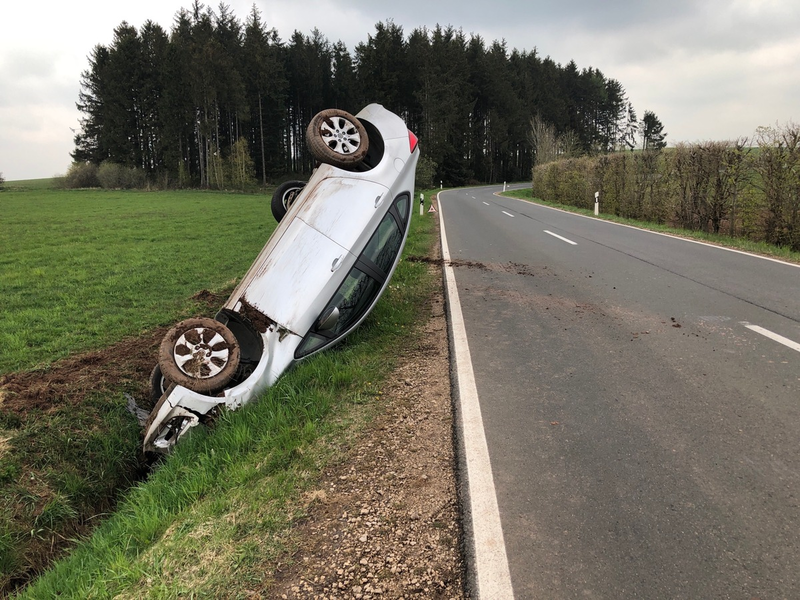 POL-PDLD: Gefährlicher Eingriff in den Straßenverkehr führt zu Verkehrsunfall - Foto: presseportal.de