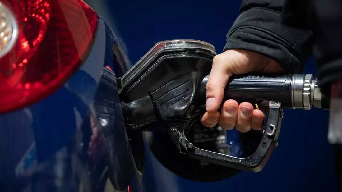 Mit einer steigenden CO2-Bepreisung soll ein Anreiz für mehr Sparsamkeit sowie zum Umstieg auf klimafreundliche Technologien gesetzt werden. - Bild: Marijan Murat/dpa
