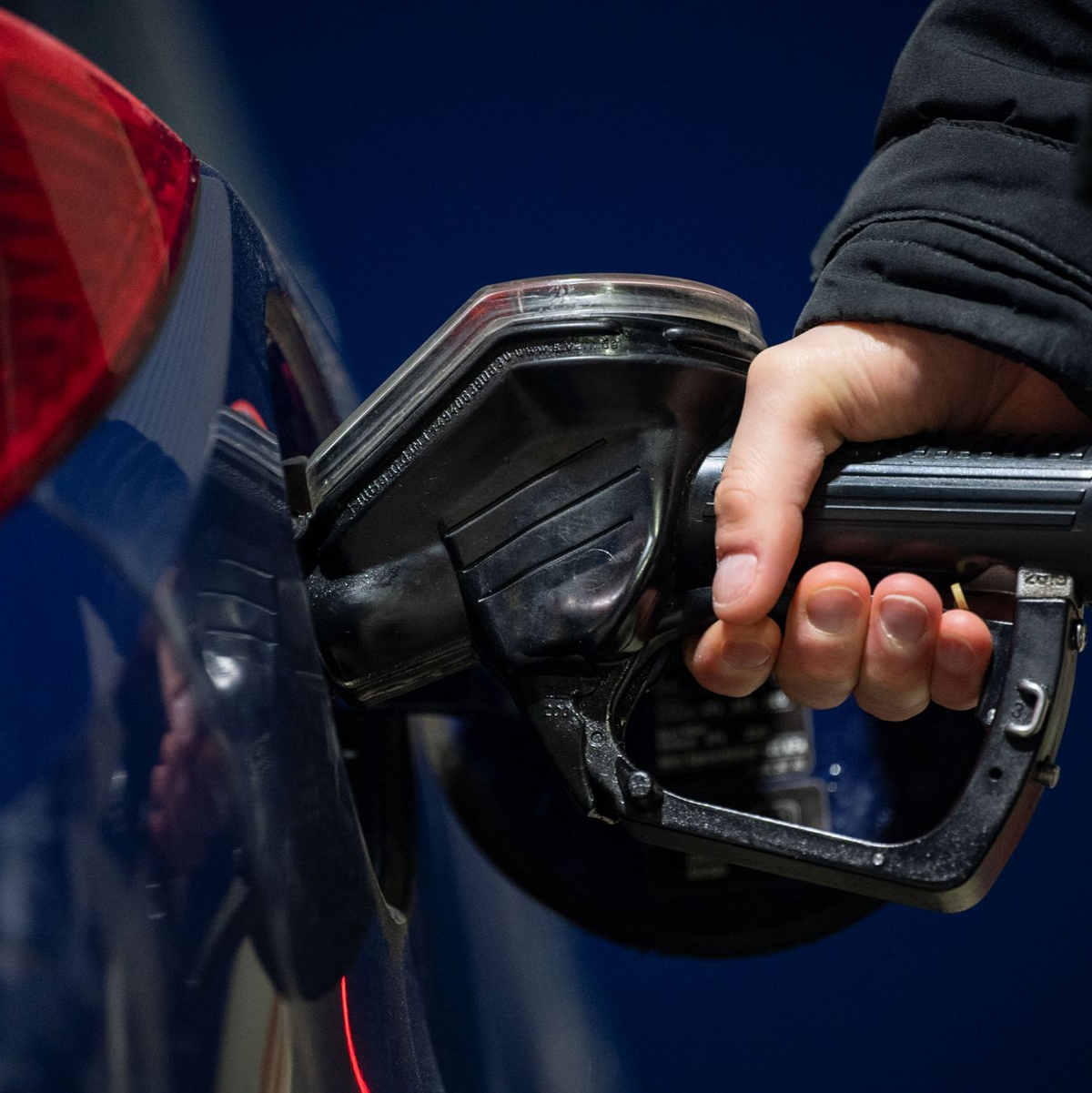 Mit einer steigenden CO2-Bepreisung soll ein Anreiz für mehr Sparsamkeit sowie zum Umstieg auf klimafreundliche Technologien gesetzt werden. - Foto: Marijan Murat/dpa