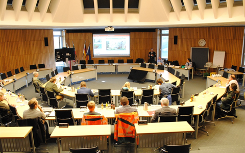 POL-HAM: Trümmerfeld und hoher Sachschaden- Fahrer flüchtet nach Alleinunfall zu Fuß - Foto: presseportal.de POL-HAM: Trümmerfeld und hoher Sachschaden- Fahrer flüchtet nach Alleinunfall zu Fuß - Foto: presseportal.de