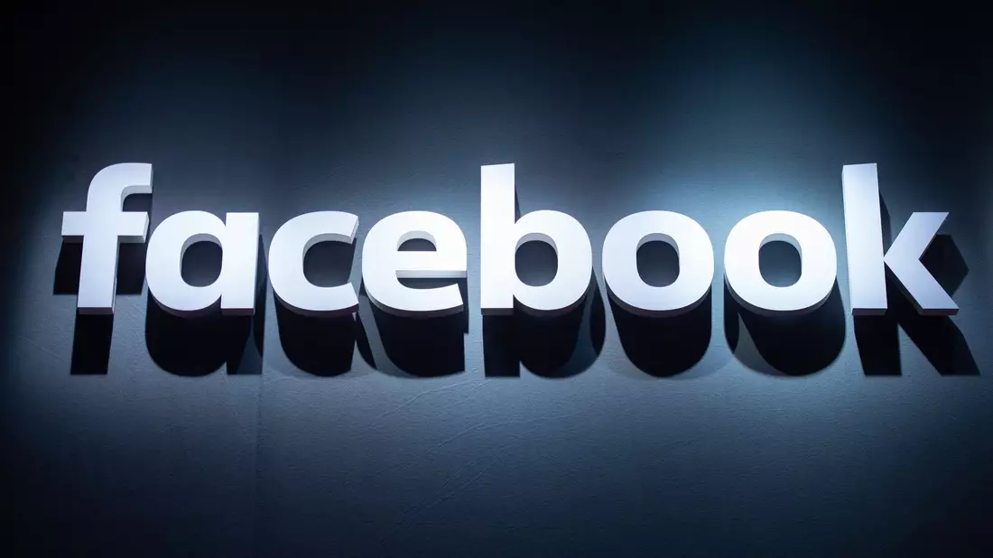 Facebook ohne Werbung kostet in Zukunft zehn Euro im Monat. - Bild: Christophe Gateau/dpa