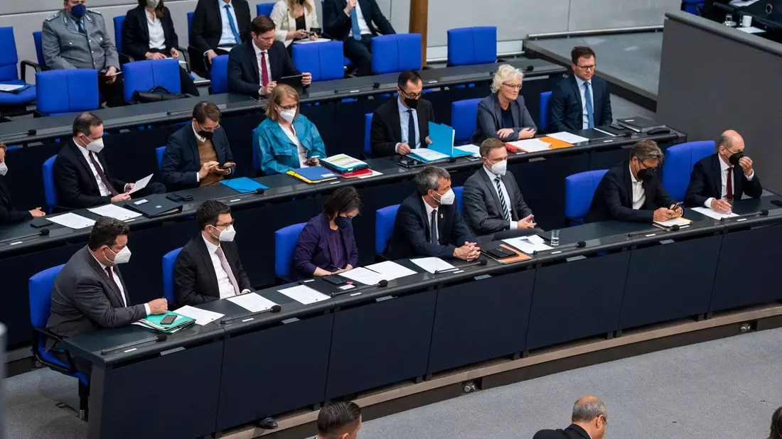 Beatrix von Storch (AfD) sagt, in dem Antrag von Union, SPD, Grüne und FDP seien auch Ideen ihrer Partei zu finden. - Bild: Christophe Gateau/dpa