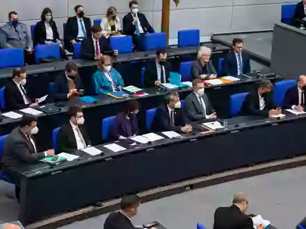 Beatrix von Storch (AfD) sagt, in dem Antrag von Union, SPD, Grüne und FDP seien auch Ideen ihrer Partei zu finden. - Foto: Christophe Gateau/dpa