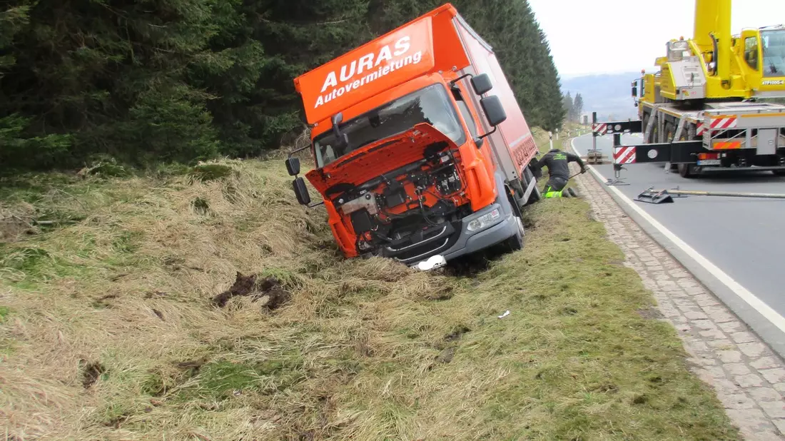 POL-GS: Verkehrsunfall mit schwerverletztem Motorradfahrer entlang der B242 - Bild: presseportal.de