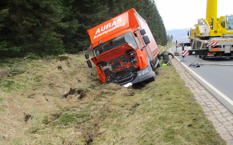 POL-GS: Verkehrsunfall mit schwerverletztem Motorradfahrer entlang der B242 - Foto: presseportal.de