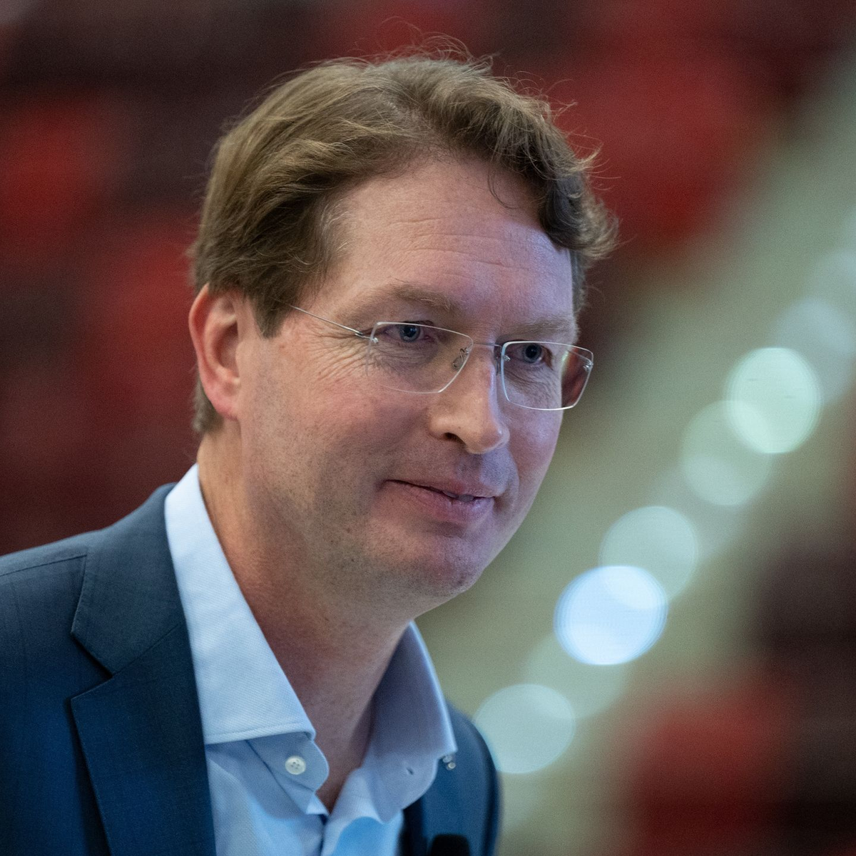 Mercedes muss laut Unternehmenschef Ola Källenius weiter hart an den Kosten arbeiten, um seine Ziele zu erreichen. (Archivbild) - Foto: Bernd Weißbrod/dpa