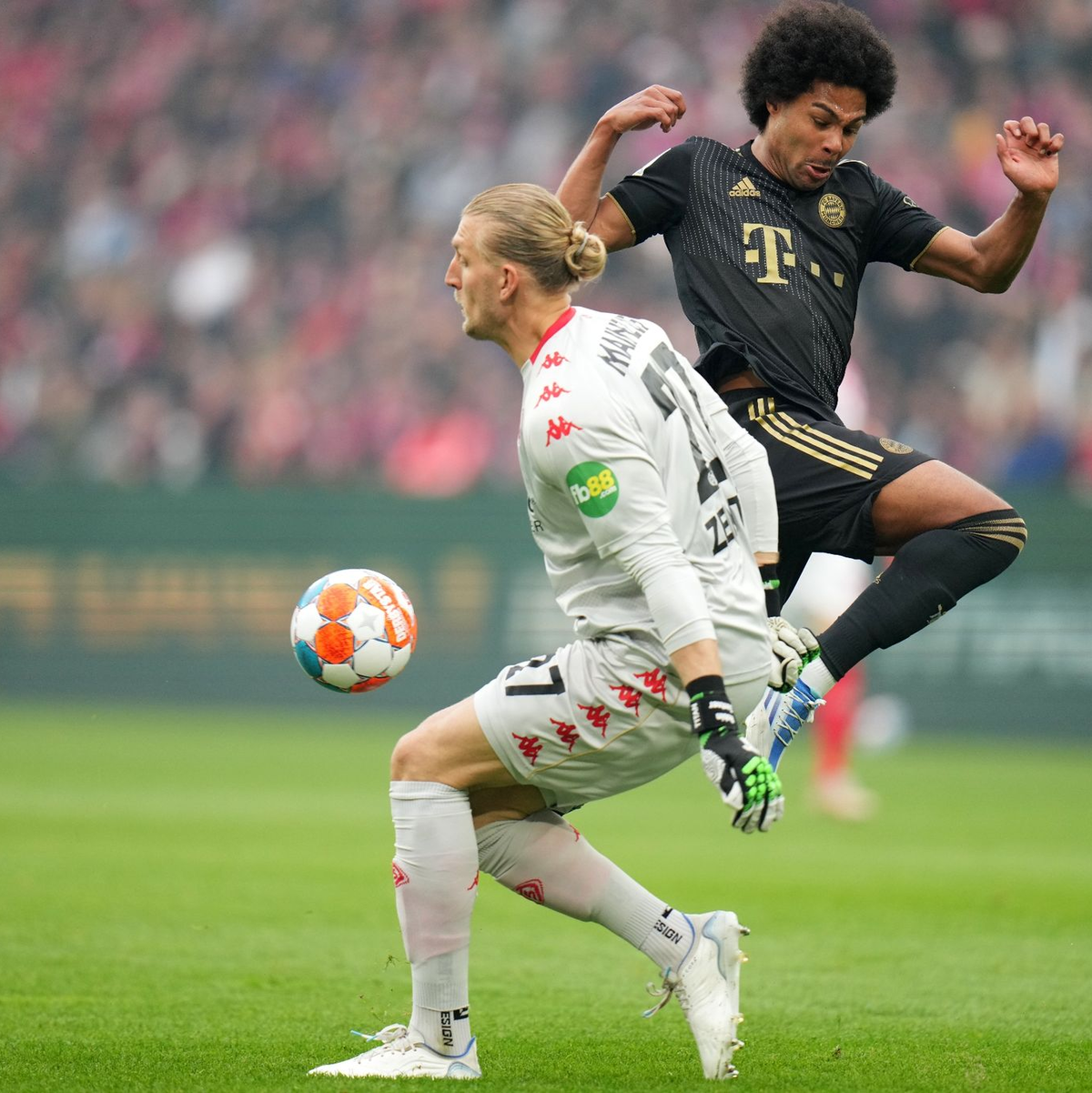 Bayern-Trainer Vincent Kompany erlebte in Mainz einen gebrauchten Tag. - Foto: Thomas Frey/dpa
