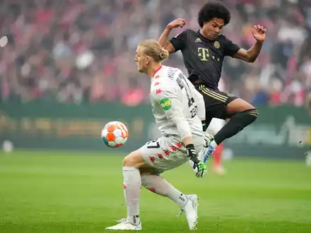 Bayern-Trainer Vincent Kompany erlebte in Mainz einen gebrauchten Tag. - Foto: Thomas Frey/dpa