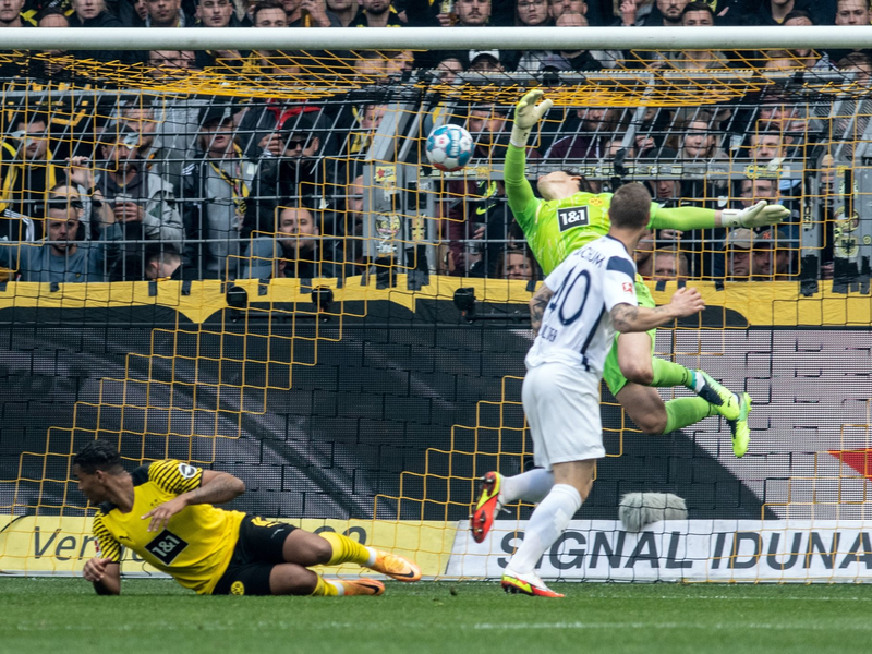 Beim 4:2 des BVB über Bochum wird Serhou Guirassy als Matchwinner gefeiert. - Foto: Bernd Thissen/dpa