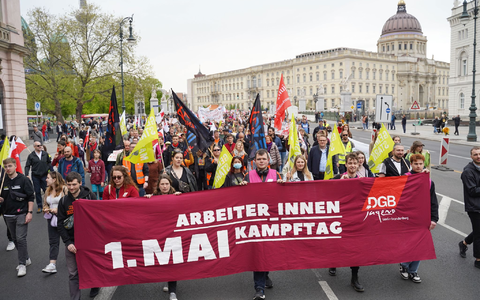 «Nein, eine Auswanderung jüdischer Menschen aus Deutschland sehe ich definitiv nicht», sagt Josef Schuster, Präsident des Zentralrats der Juden in Deutschland. - Foto: Joerg Carstensen/dpa «Nein, eine Auswanderung jüdischer Menschen aus Deutschland sehe ich definitiv nicht», sagt Josef Schuster, Präsident des Zentralrats der Juden in Deutschland. - Foto: Joerg Carstensen/dpa