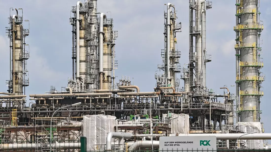 Rosneft ist Mehrheitseigner der Raffinerie PCK im brandenburgischen Schwedt. - Bild: Patrick Pleul/dpa
