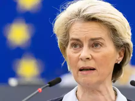 Seit Montag haben mehrere Tausend Bootsmigranten Lampedusa erreicht. Nun will die EU-Kommissionspräsidentin dort hinreisen. - Foto: Philipp von Ditfurth/dpa