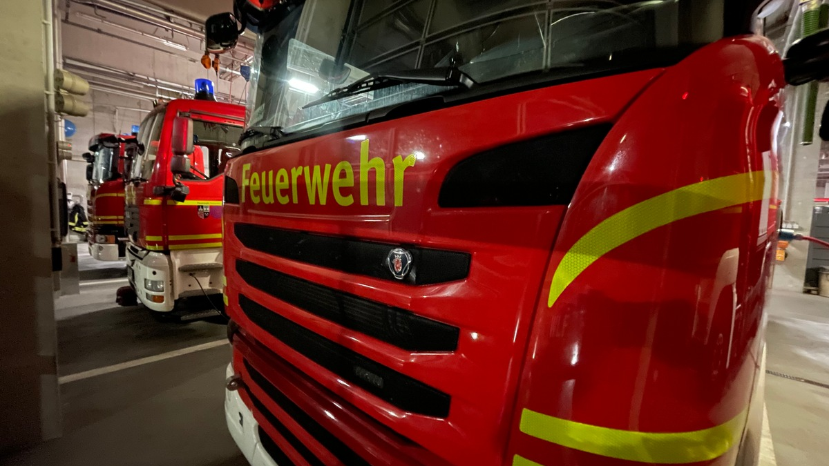 FW Ense: Frontalkollision zweier PKW zwischen Ense-Bremen und Waltringen - Foto: presseportal.de