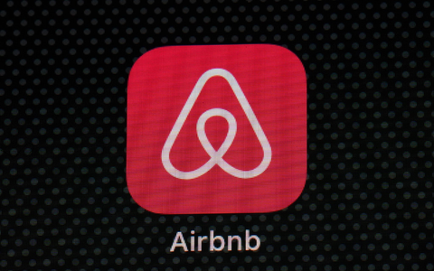 Bei Airbnb gibt es einige Neuerungen. - Foto: Patrick Semansky/AP/dpa