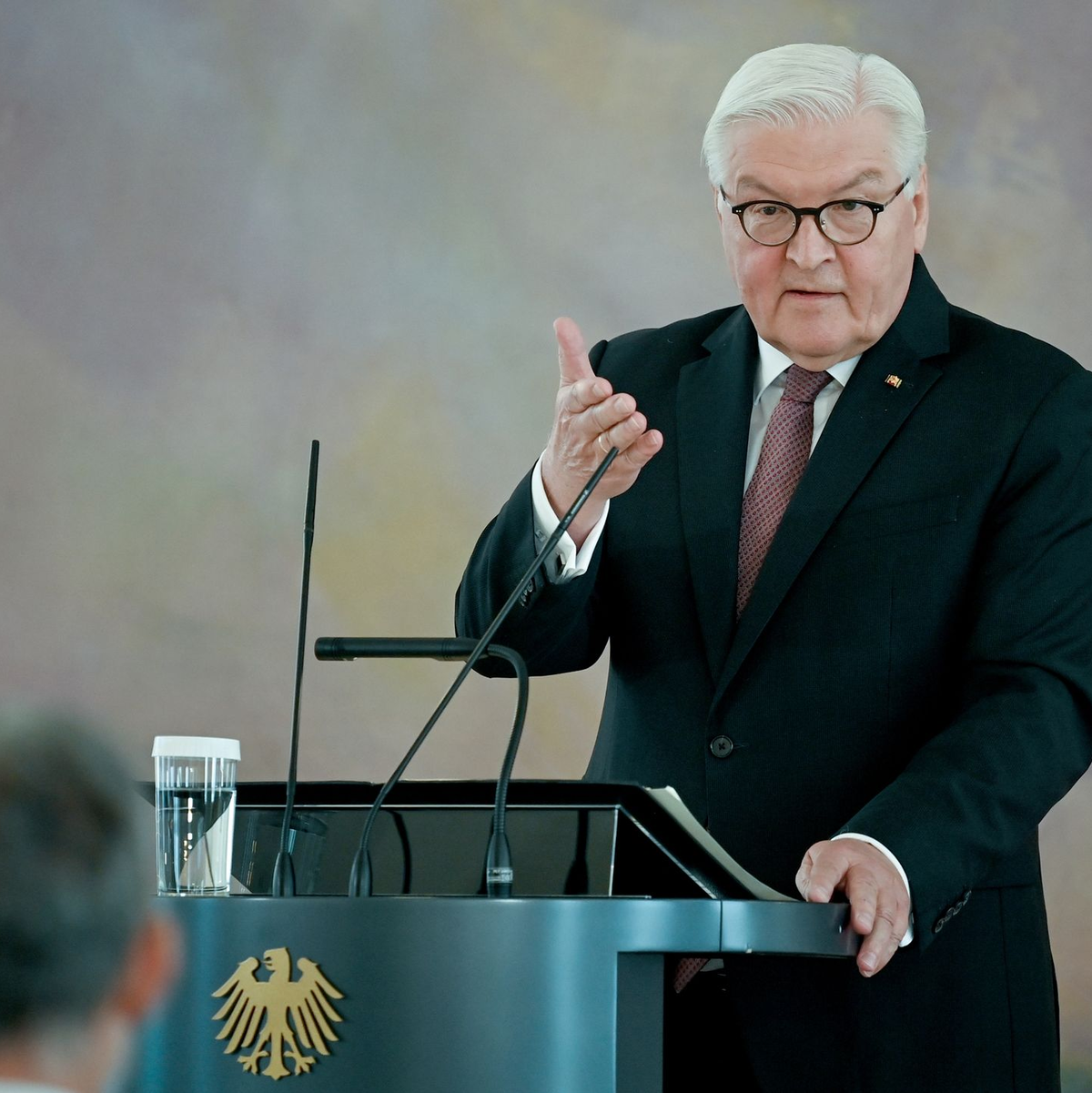 Bundespräsident Frank-Walter Steinmeier traf sich in Berlin mit rund 80 ehrenamtlichen Bürgermeistern und Bürgermeisterinnen. - Foto: Britta Pedersen/dpa