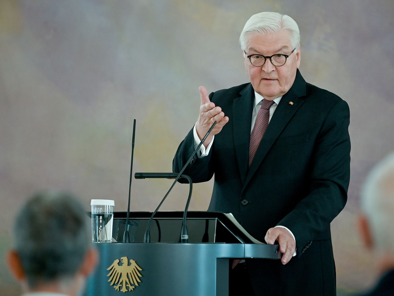 Bundespräsident Frank-Walter Steinmeier traf sich in Berlin mit rund 80 ehrenamtlichen Bürgermeistern und Bürgermeisterinnen. - Foto: Britta Pedersen/dpa