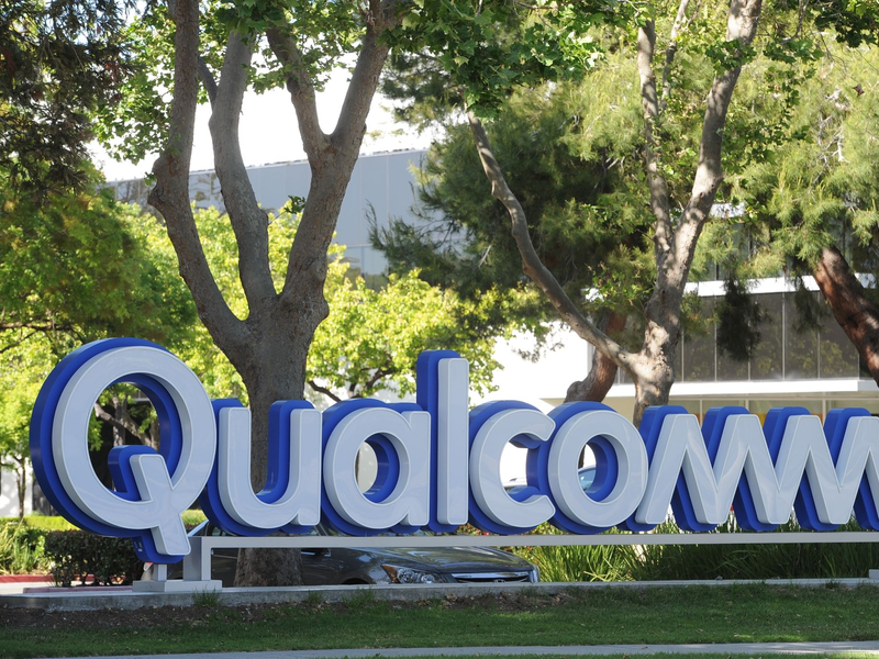 Das Chip-Unternehmen Arm droht Qualcomm mit einer Kündigung der Lizenzvereinbarung. (Archivbild) - Foto: Andrej Sokolow/dpa