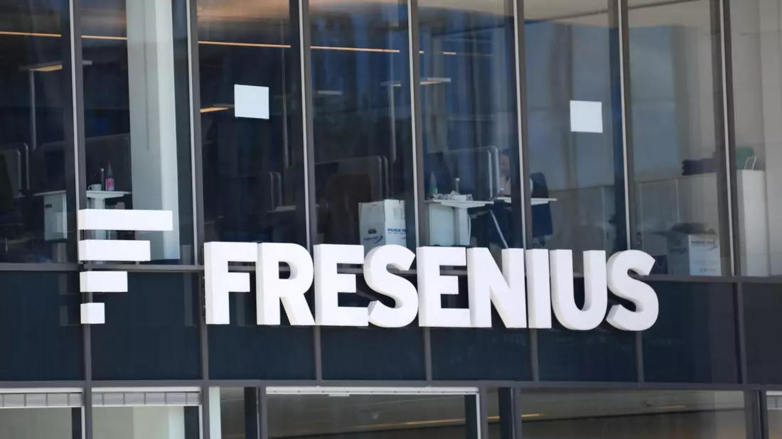 Das Hauptgebäude der Konzernzentrale der Fresenius SE & Co. KGaA in Bad Homburg. - Bild: Arne Dedert/dpa