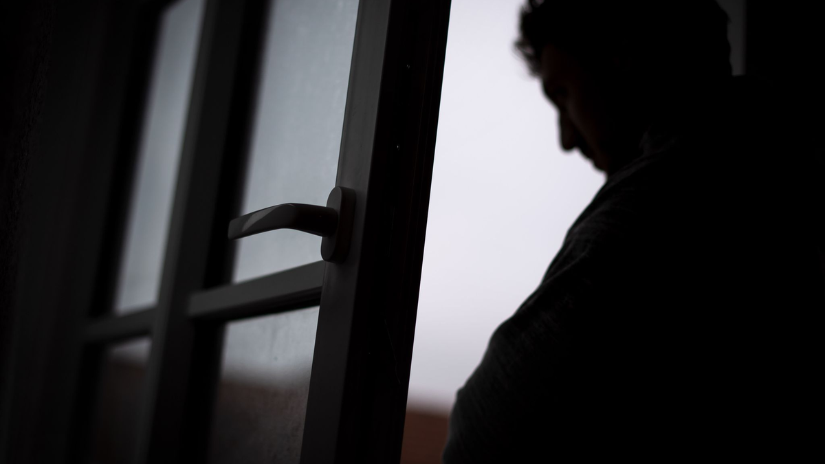 Depressiven Menschen können selbst von kleinen Aufgaben überfordert sein. (Symbolbild) - Foto: Sina Schuldt/dpa