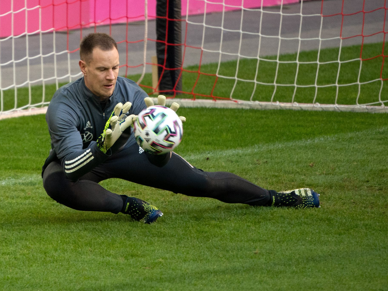 Marc-André ter Stegen ist als Mannschaftskapitän beim FC Barcelona abgesetzt worden. - Foto: Federico Gambarini/dpa