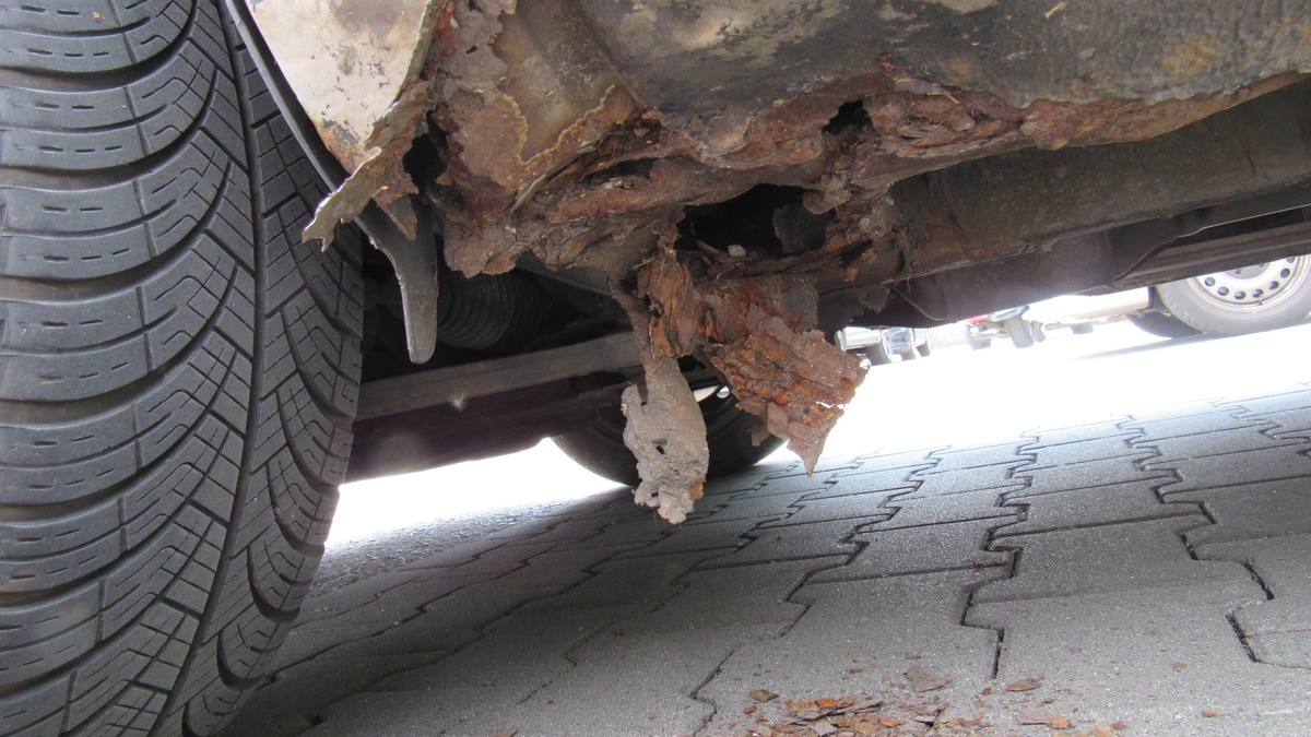 POL-DA: Gräfenhausen / A5: Lastwagen mit erheblichen Mängeln aus dem Verkehr gezogen - Foto: presseportal.de