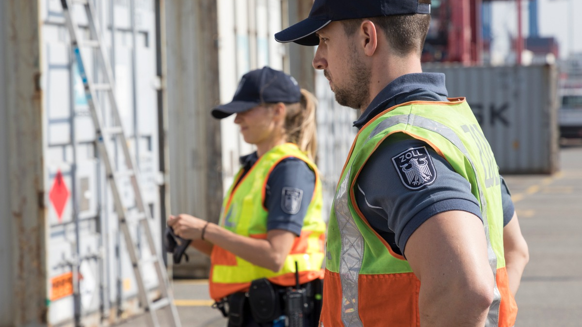 HZA-HH: Zoll in Hamburg zieht Bilanz für 2024 // Bundeseinnahmen und Bekämpfung von Schmuggel - Foto: presseportal.de