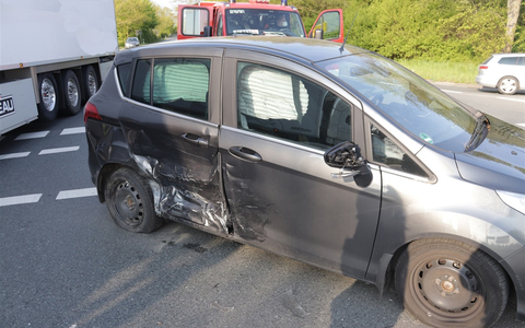 POL-HX: Schwer verletzter Motorradfahrer mit Hubschrauber in Klinik geflogen - Foto: presseportal.de