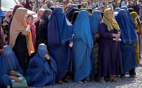 Die Taliban schrÀnken die Rechte von Frauen in Afghanistan immer weiter ein. (Archivbild) - Foto: Ebrahim Noroozi/AP/dpa Die Taliban schrÀnken die Rechte von Frauen in Afghanistan immer weiter ein. (Archivbild) - Foto: Ebrahim Noroozi/AP/dpa