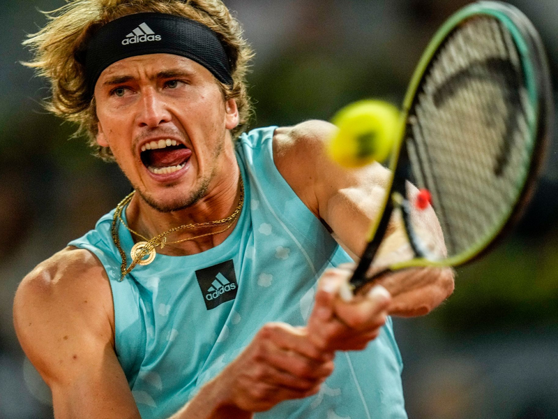Alexander Zverev hat sein Auftaktmatch in Rom gewonnen. - Foto: Manu Fernandez/AP/dpa