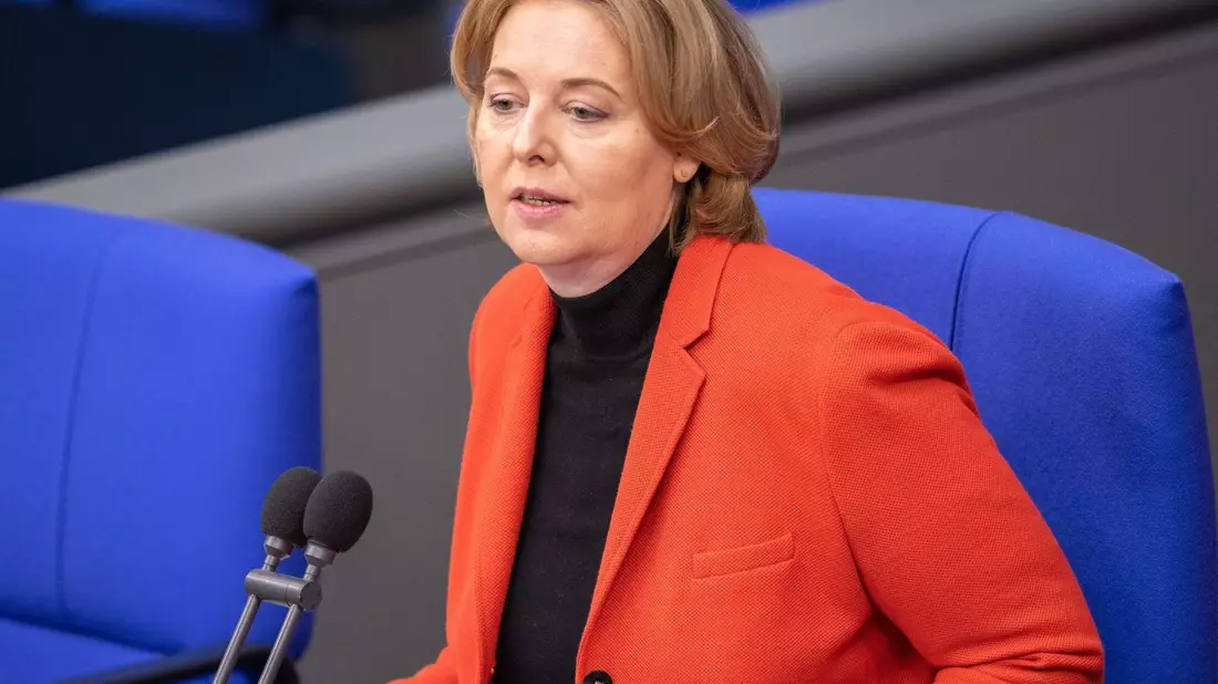 Das Thema Sicherheit stehe im Bundestag permanent auf der Agenda, so Bundestagspräsidentin Bärbel Bas. - Bild: Michael Kappeler/dpa