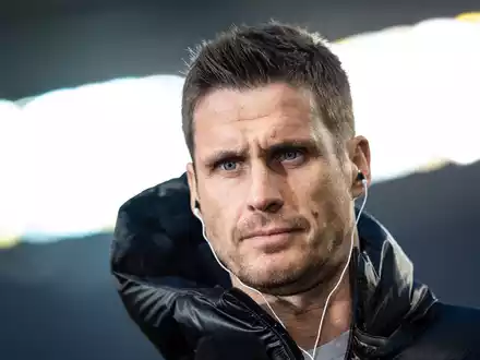 Dortmunds Sportdirektor Sebastian Kehl hofft auf den ersten Bundesliga-Heimsieg über die Bayern seit November 2018. - Foto: Tom Weller/dpa