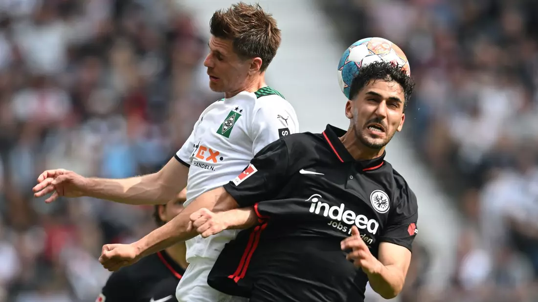 Die Frankfurter Eintracht drehte gegen Mönchengladbach das Spiel und siegte 2:1. - Bild: Arne Dedert/dpa